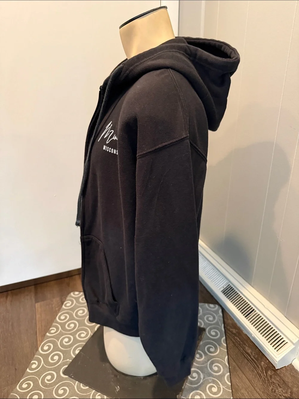 E Vintage Men’s Medium Black Zip-Up Sweater Minocqua Wisconsin